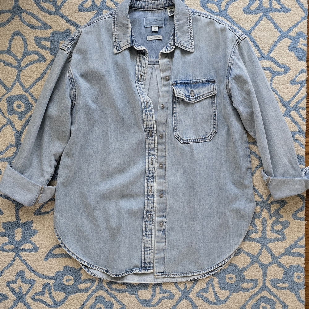 OVERSIZED XS Universal Thread Blue Denim Oversized Shirt